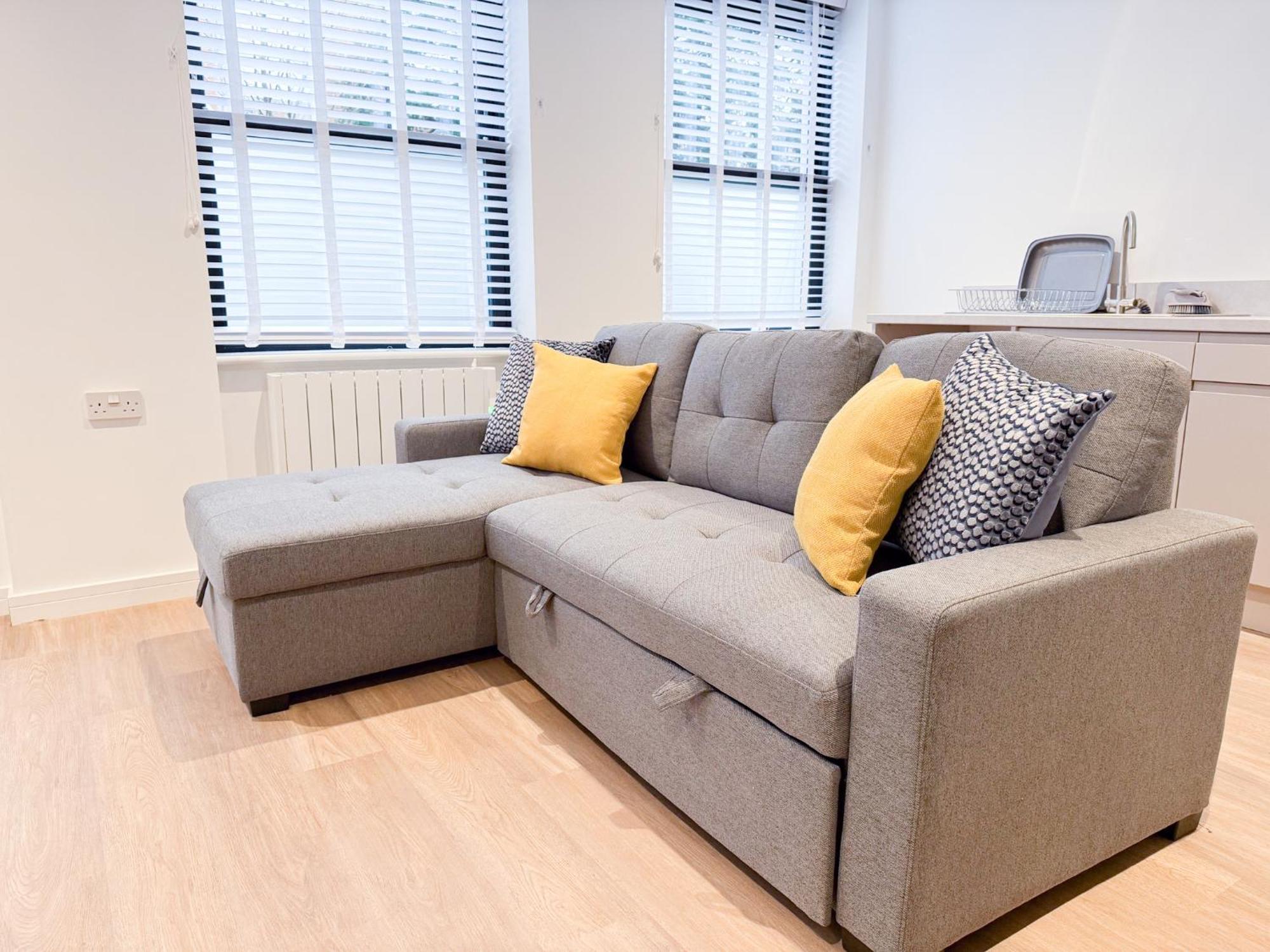 Spacious Modern 1 Bed Apartments In St Neots - Perfect For Contractors & Professionals - Free Parking - Wifi - Fully Equipped Kitchen - Smart Tv Ideal For Work Stays And Long Projects Εξωτερικό φωτογραφία