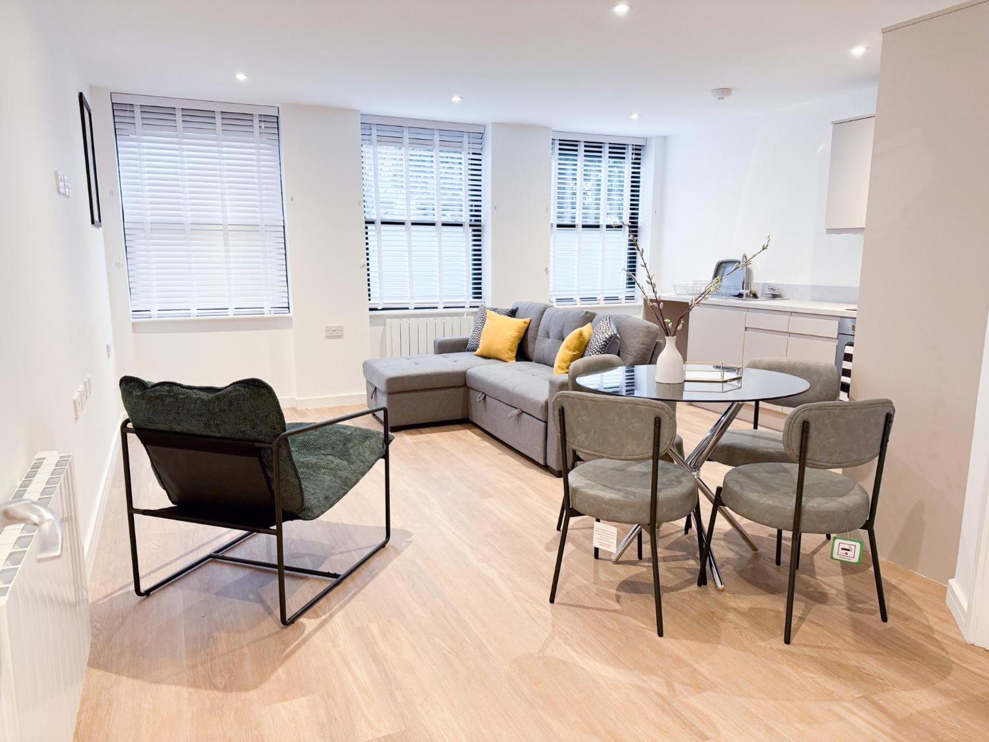 Spacious Modern 1 Bed Apartments In St Neots - Perfect For Contractors & Professionals - Free Parking - Wifi - Fully Equipped Kitchen - Smart Tv Ideal For Work Stays And Long Projects Εξωτερικό φωτογραφία