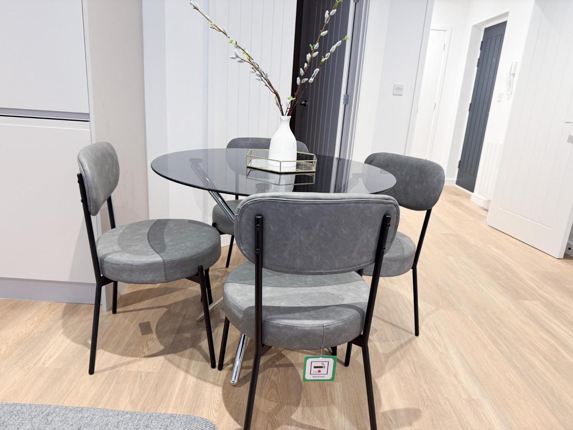 Spacious Modern 1 Bed Apartments In St Neots - Perfect For Contractors & Professionals - Free Parking - Wifi - Fully Equipped Kitchen - Smart Tv Ideal For Work Stays And Long Projects Εξωτερικό φωτογραφία