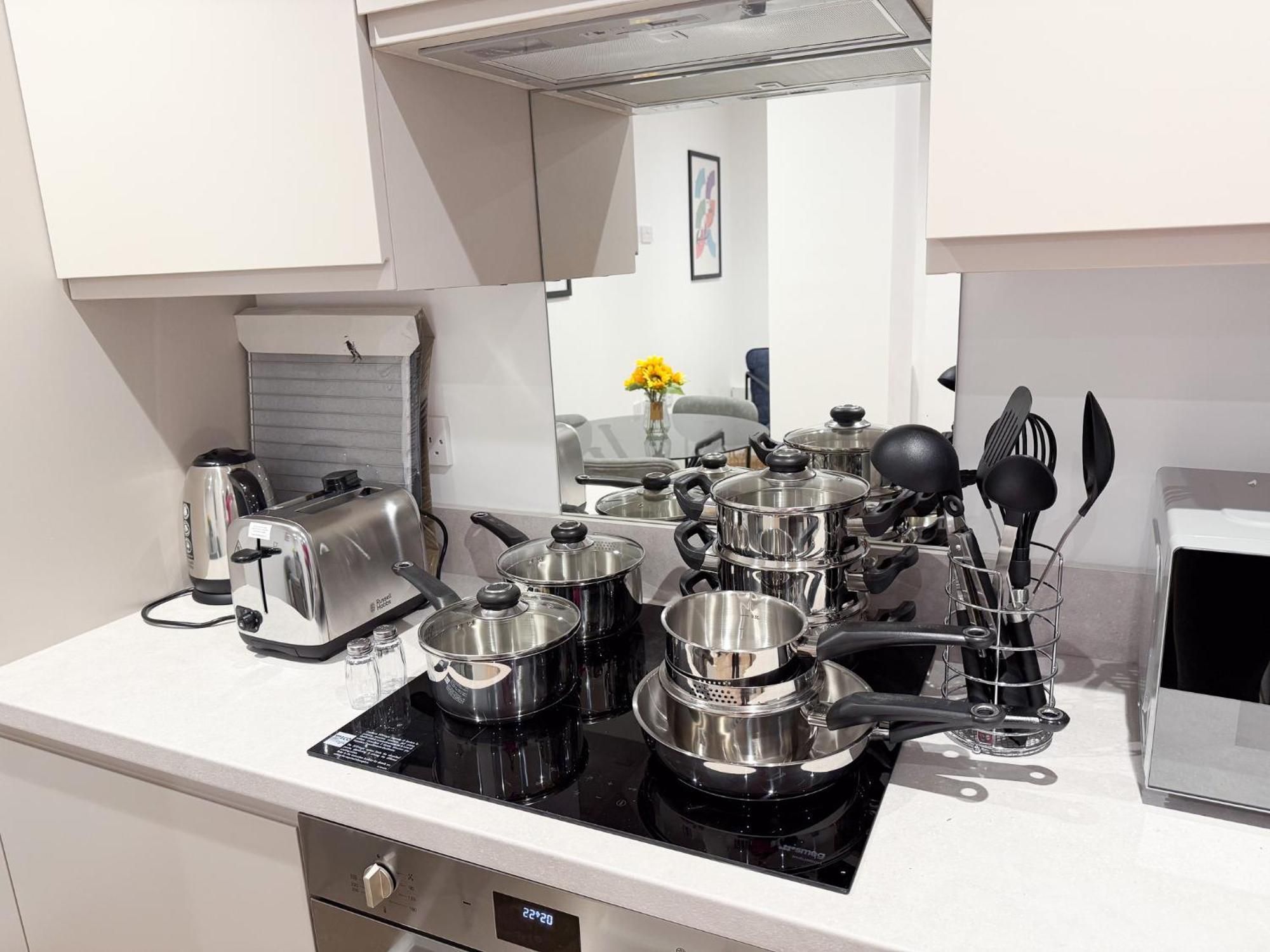 Spacious Modern 1 Bed Apartments In St Neots - Perfect For Contractors & Professionals - Free Parking - Wifi - Fully Equipped Kitchen - Smart Tv Ideal For Work Stays And Long Projects Εξωτερικό φωτογραφία