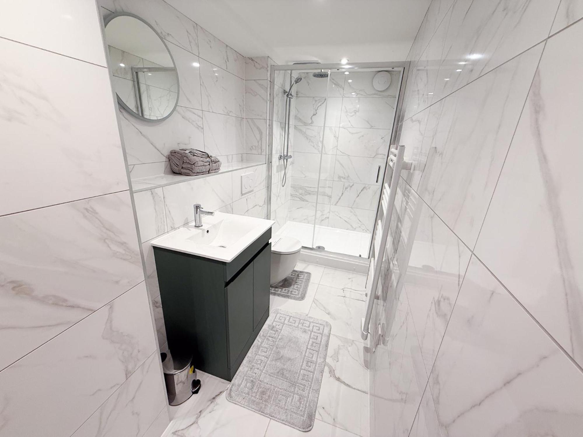 Spacious Modern 1 Bed Apartments In St Neots - Perfect For Contractors & Professionals - Free Parking - Wifi - Fully Equipped Kitchen - Smart Tv Ideal For Work Stays And Long Projects Εξωτερικό φωτογραφία