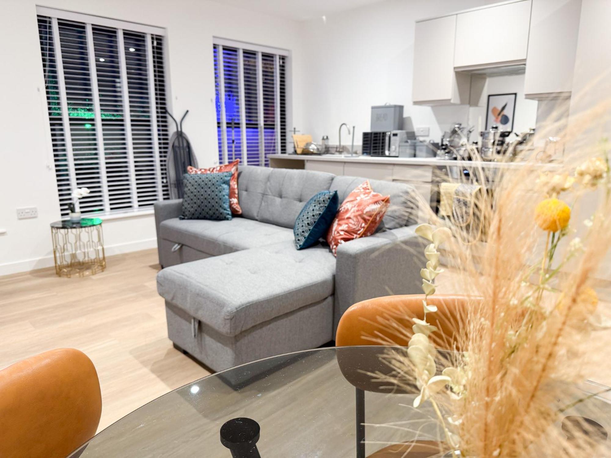 Spacious Modern 1 Bed Apartments In St Neots - Perfect For Contractors & Professionals - Free Parking - Wifi - Fully Equipped Kitchen - Smart Tv Ideal For Work Stays And Long Projects Εξωτερικό φωτογραφία