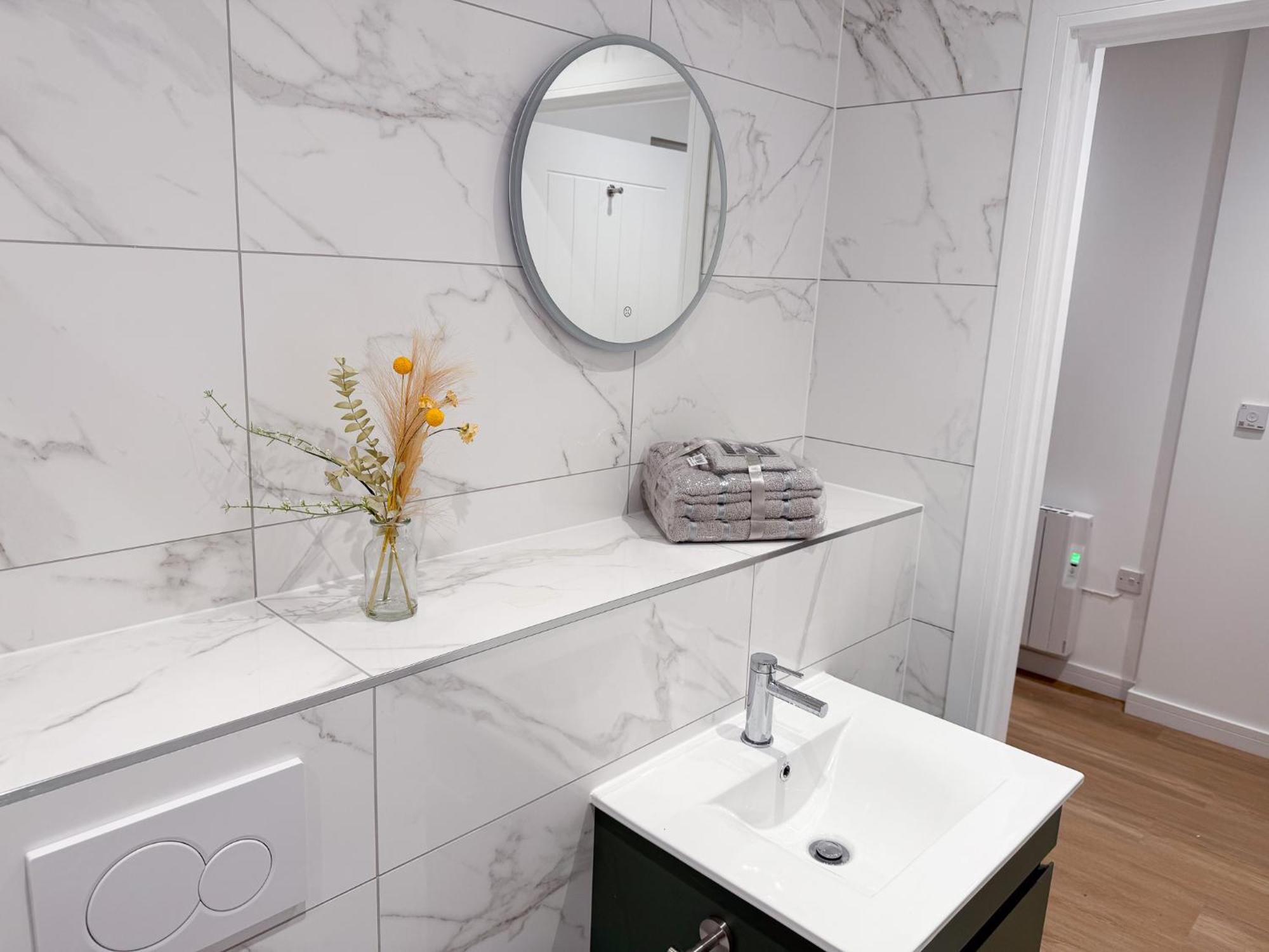 Spacious Modern 1 Bed Apartments In St Neots - Perfect For Contractors & Professionals - Free Parking - Wifi - Fully Equipped Kitchen - Smart Tv Ideal For Work Stays And Long Projects Εξωτερικό φωτογραφία