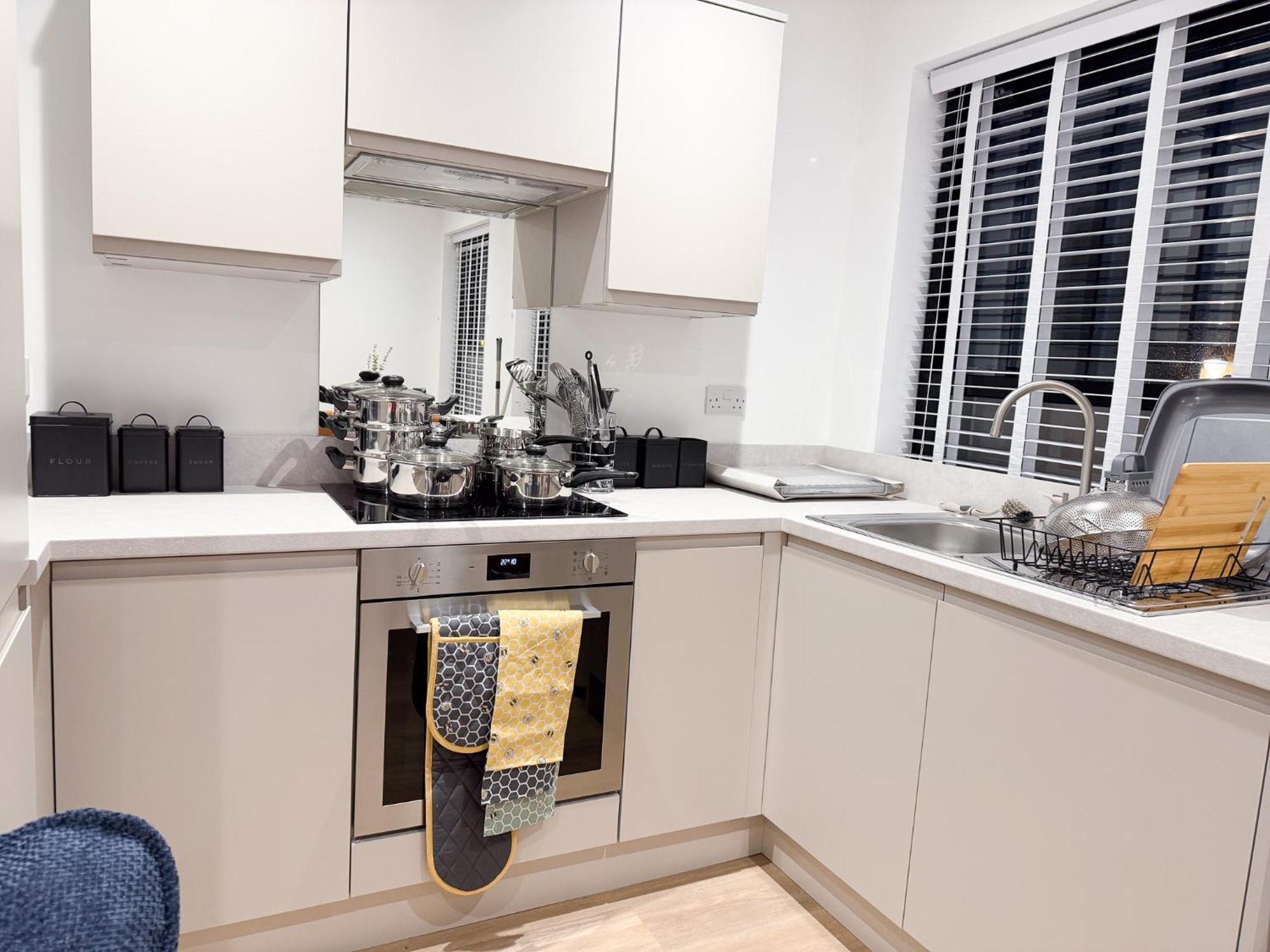 Spacious Modern 1 Bed Apartments In St Neots - Perfect For Contractors & Professionals - Free Parking - Wifi - Fully Equipped Kitchen - Smart Tv Ideal For Work Stays And Long Projects Εξωτερικό φωτογραφία