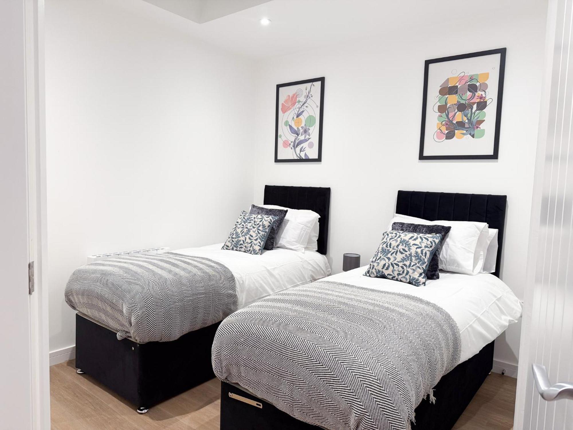 Spacious Modern 1 Bed Apartments In St Neots - Perfect For Contractors & Professionals - Free Parking - Wifi - Fully Equipped Kitchen - Smart Tv Ideal For Work Stays And Long Projects Εξωτερικό φωτογραφία
