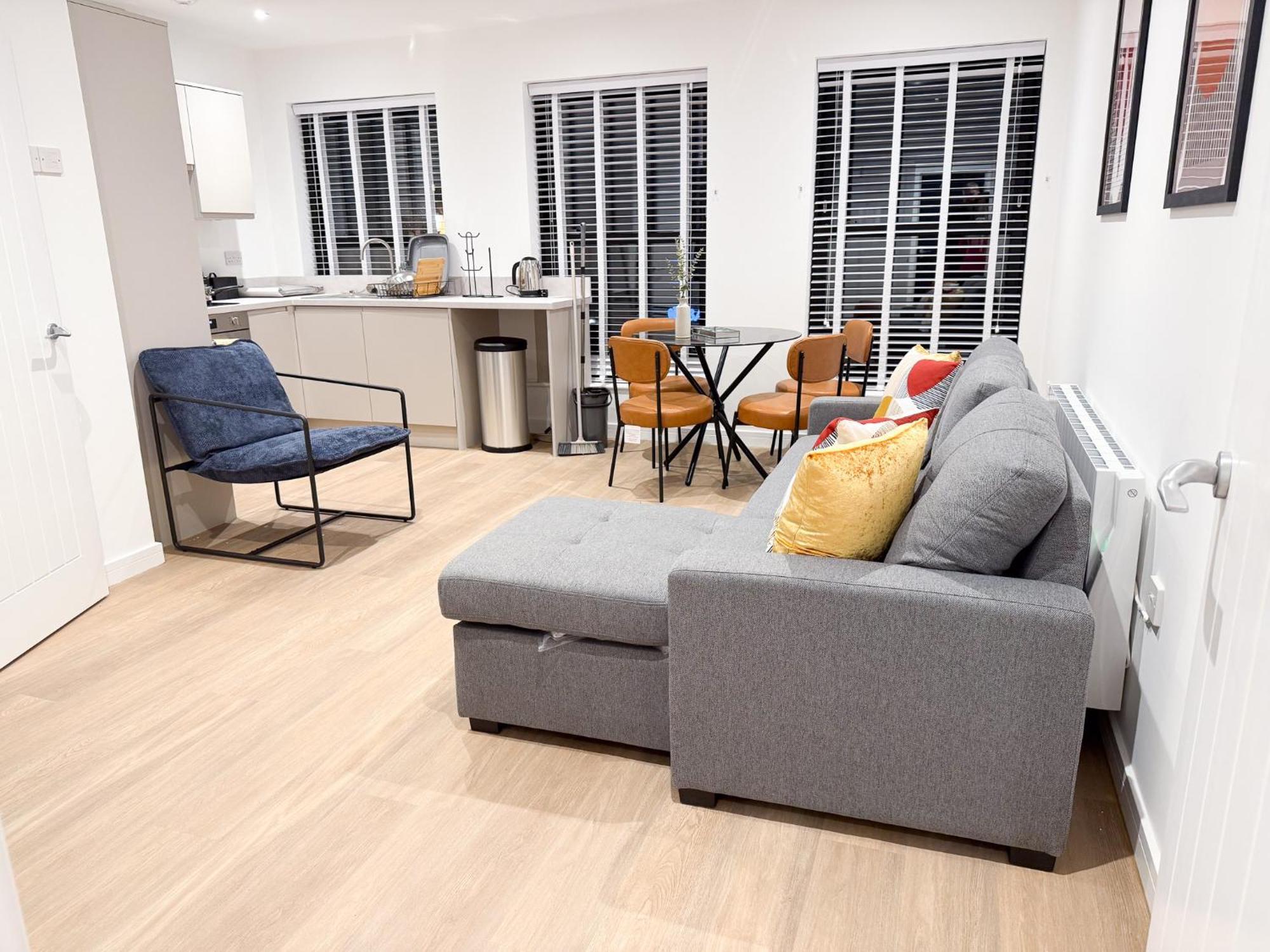 Spacious Modern 1 Bed Apartments In St Neots - Perfect For Contractors & Professionals - Free Parking - Wifi - Fully Equipped Kitchen - Smart Tv Ideal For Work Stays And Long Projects Εξωτερικό φωτογραφία