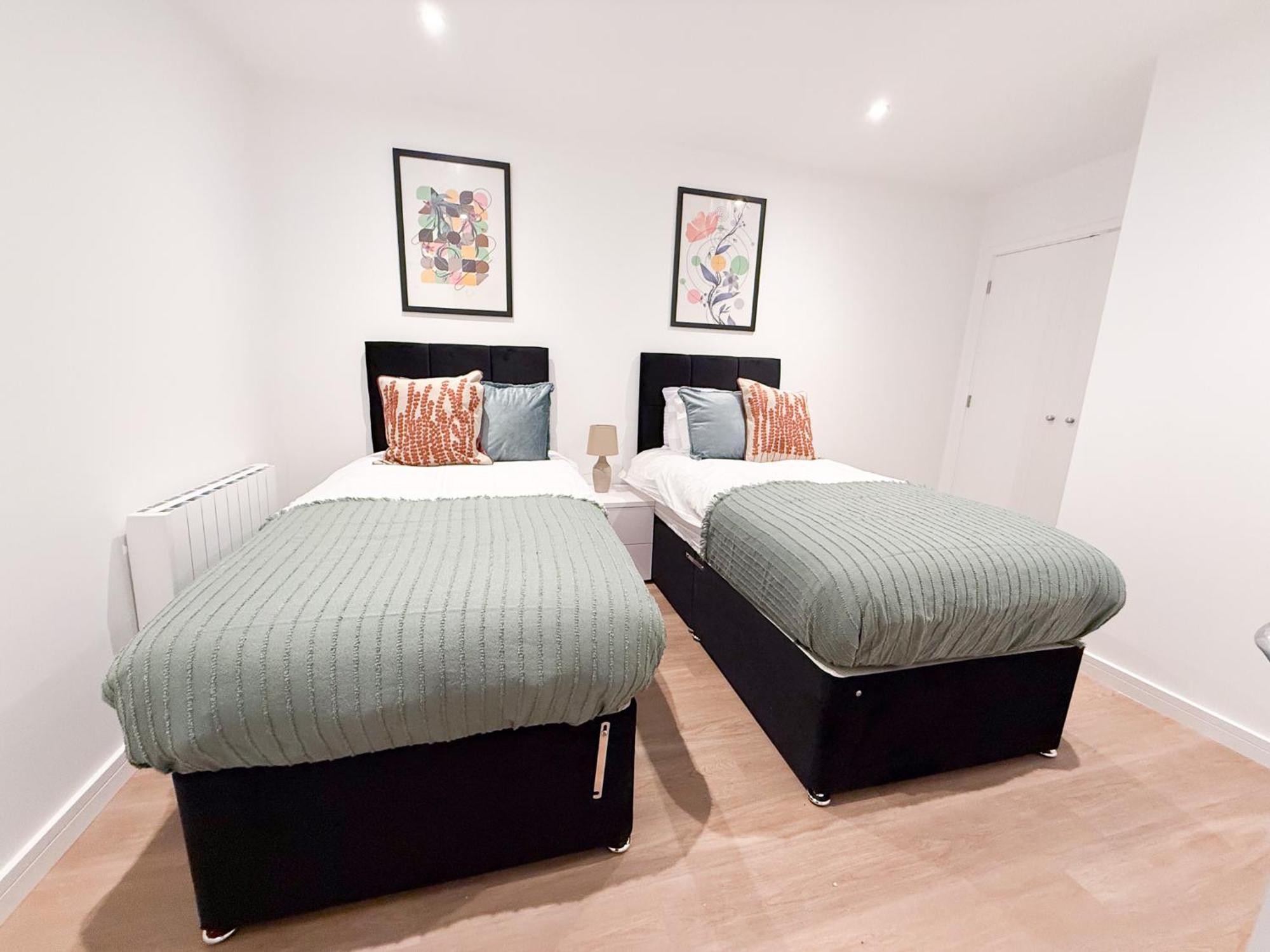 Spacious Modern 1 Bed Apartments In St Neots - Perfect For Contractors & Professionals - Free Parking - Wifi - Fully Equipped Kitchen - Smart Tv Ideal For Work Stays And Long Projects Εξωτερικό φωτογραφία