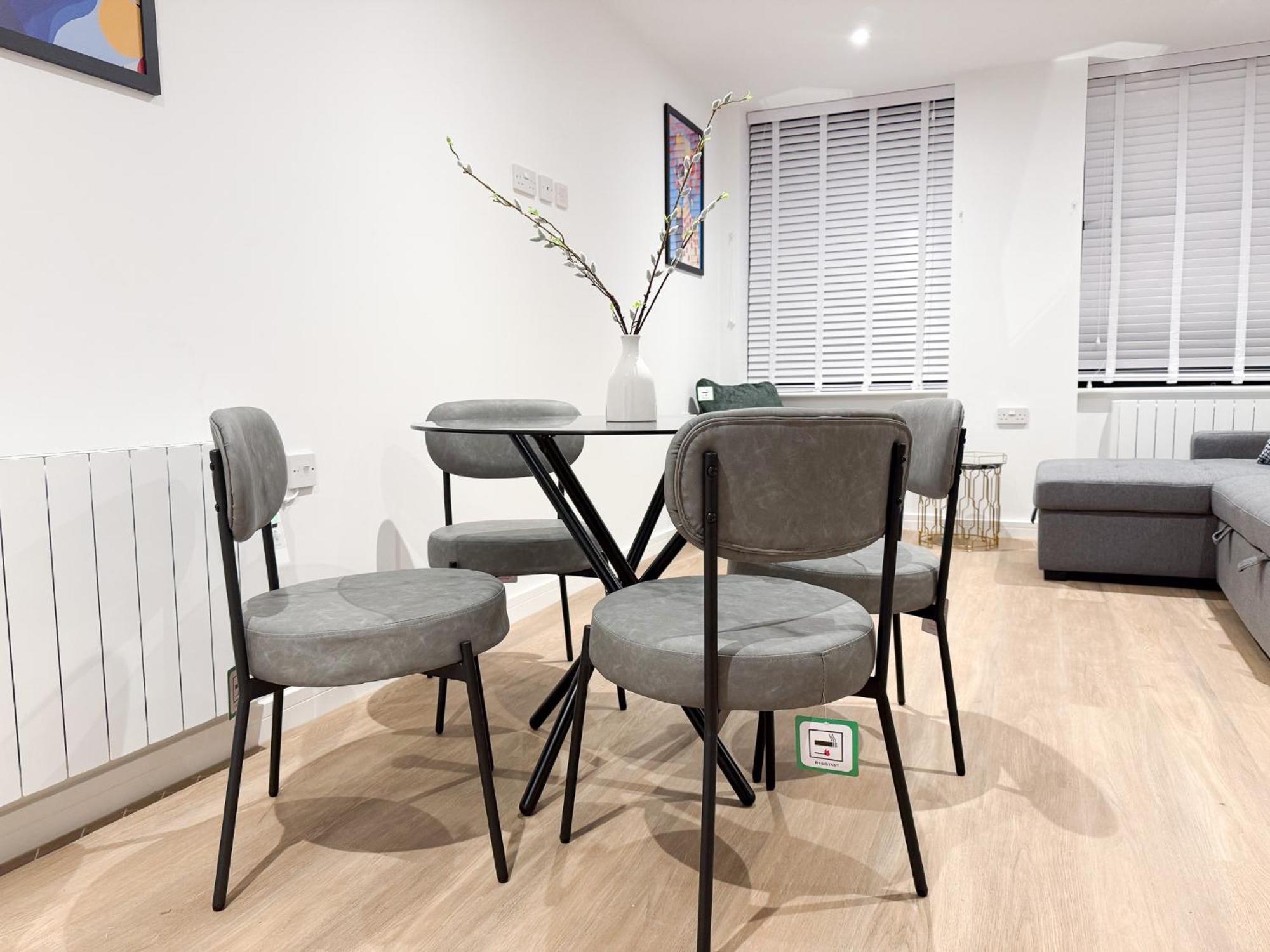Spacious Modern 1 Bed Apartments In St Neots - Perfect For Contractors & Professionals - Free Parking - Wifi - Fully Equipped Kitchen - Smart Tv Ideal For Work Stays And Long Projects Εξωτερικό φωτογραφία