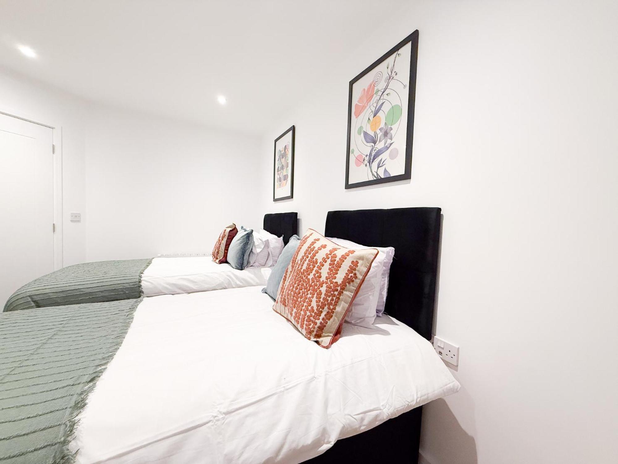 Spacious Modern 1 Bed Apartments In St Neots - Perfect For Contractors & Professionals - Free Parking - Wifi - Fully Equipped Kitchen - Smart Tv Ideal For Work Stays And Long Projects Εξωτερικό φωτογραφία
