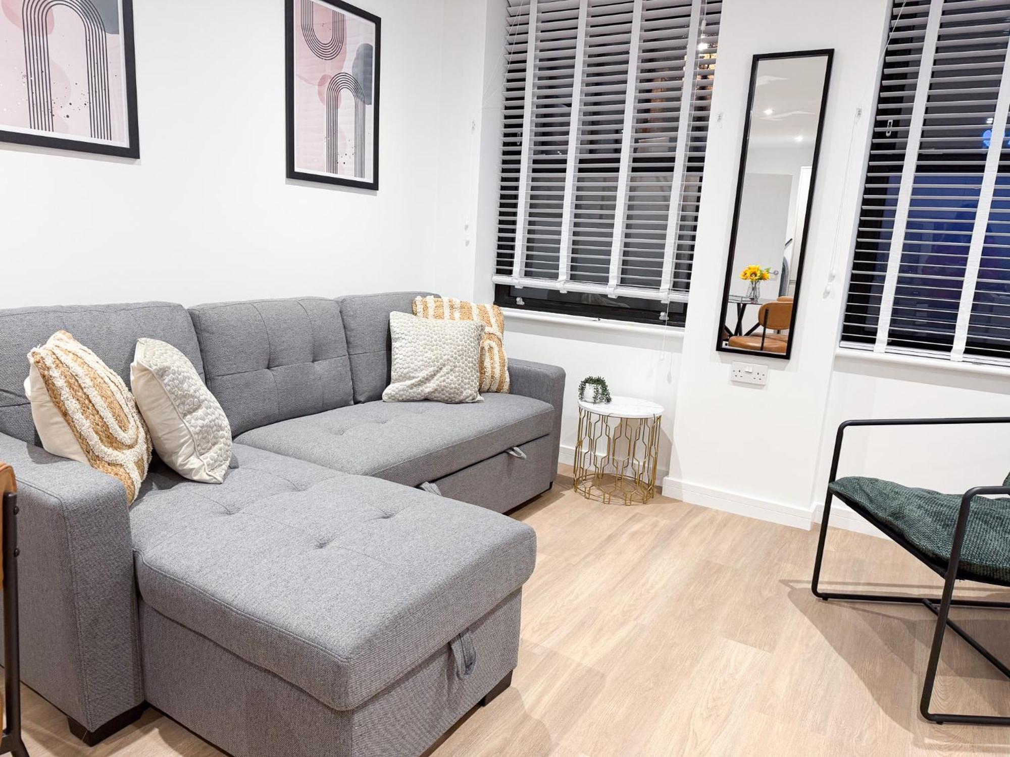 Spacious Modern 1 Bed Apartments In St Neots - Perfect For Contractors & Professionals - Free Parking - Wifi - Fully Equipped Kitchen - Smart Tv Ideal For Work Stays And Long Projects Εξωτερικό φωτογραφία
