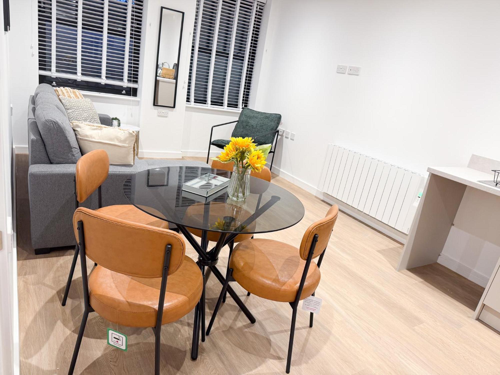 Spacious Modern 1 Bed Apartments In St Neots - Perfect For Contractors & Professionals - Free Parking - Wifi - Fully Equipped Kitchen - Smart Tv Ideal For Work Stays And Long Projects Εξωτερικό φωτογραφία
