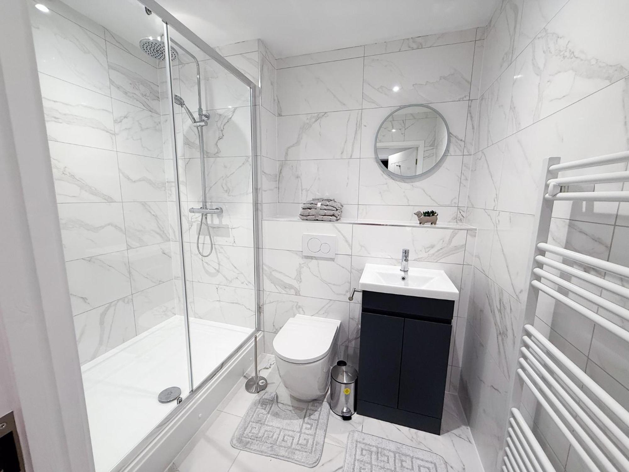 Spacious Modern 1 Bed Apartments In St Neots - Perfect For Contractors & Professionals - Free Parking - Wifi - Fully Equipped Kitchen - Smart Tv Ideal For Work Stays And Long Projects Εξωτερικό φωτογραφία